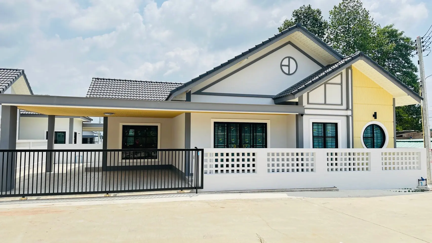 #แม่น้ำคู้ซอย 4  บ้านเดี่ยวหลังใหญ่ติดถนน 4 เลน