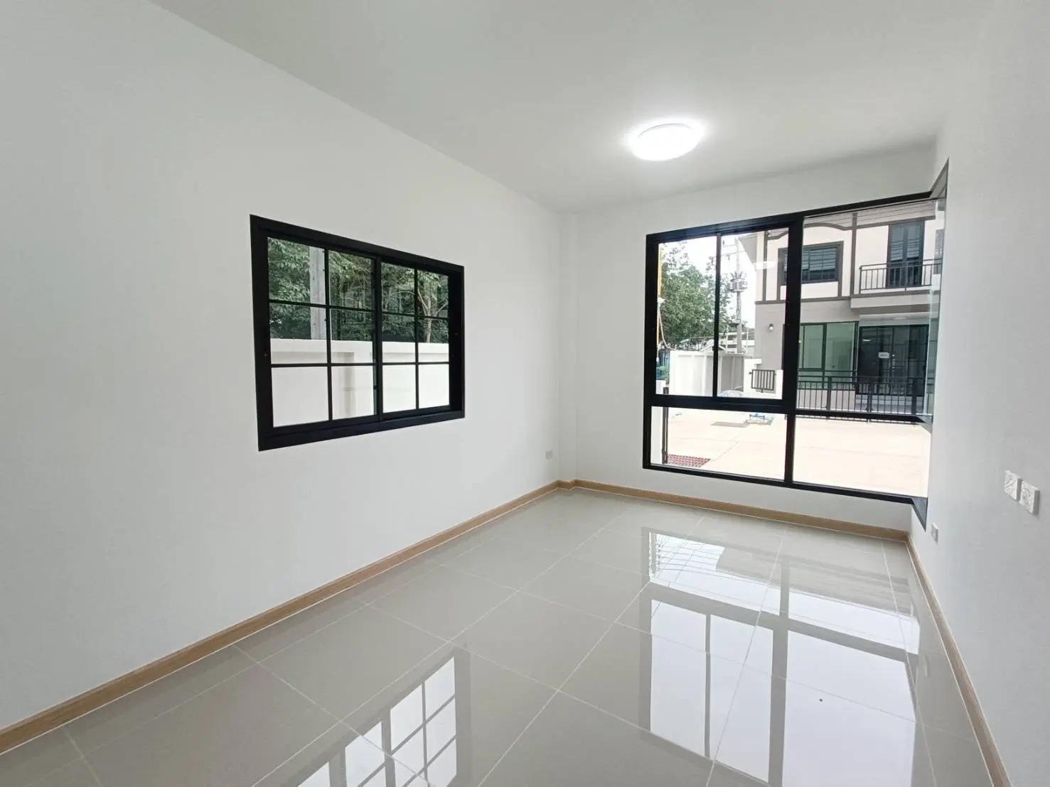 โครงการ เดอะนิวทาว  ชั้นครึ่ง