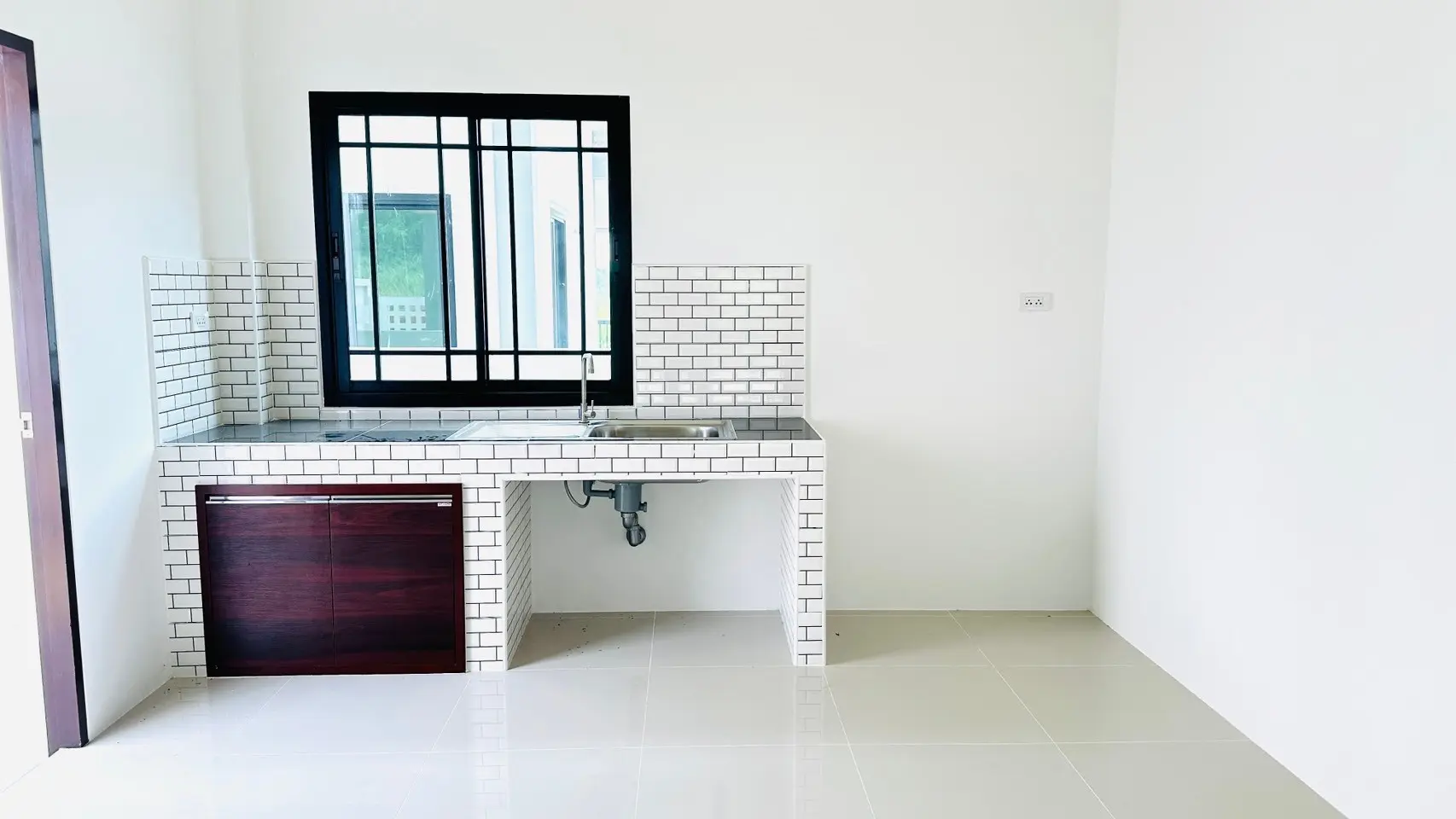 #แม่น้ำคู้ซอย 4  บ้านเดี่ยวหลังใหญ่ติดถนน 4 เลน