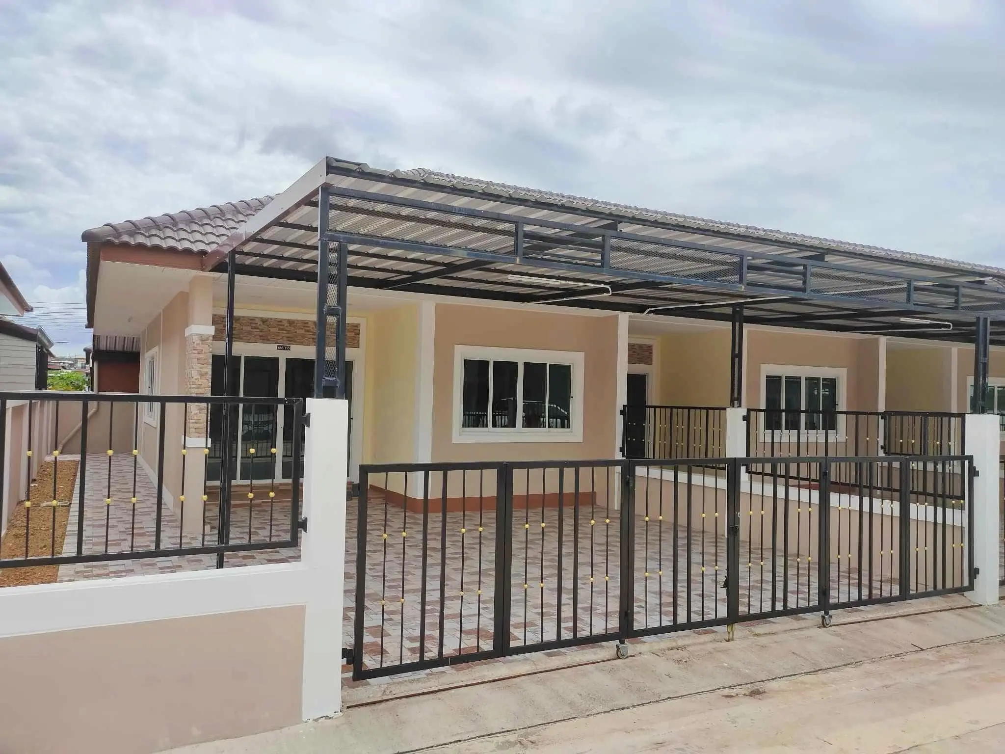 สีน้ำตาล