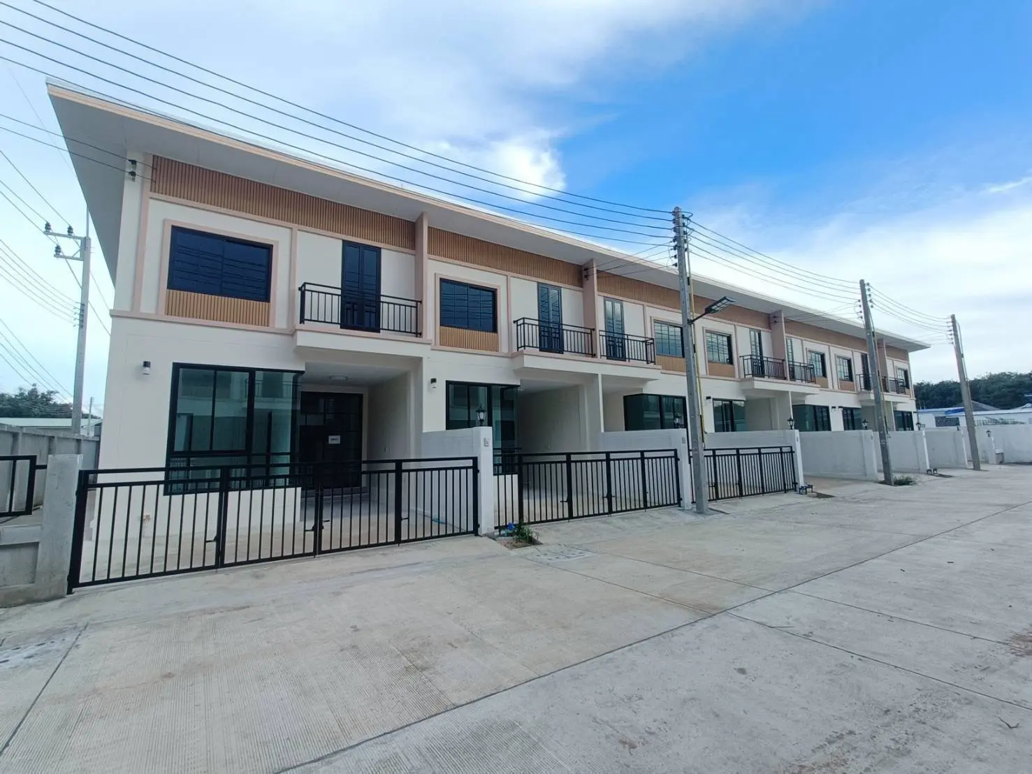 เดอะนิวทาว ชั้นครึ่ง