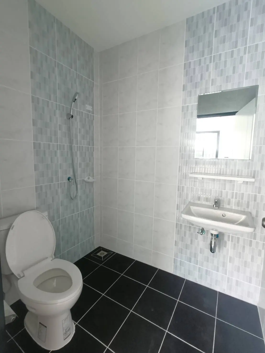 เดอะนิวทาว ชั้นครึ่ง