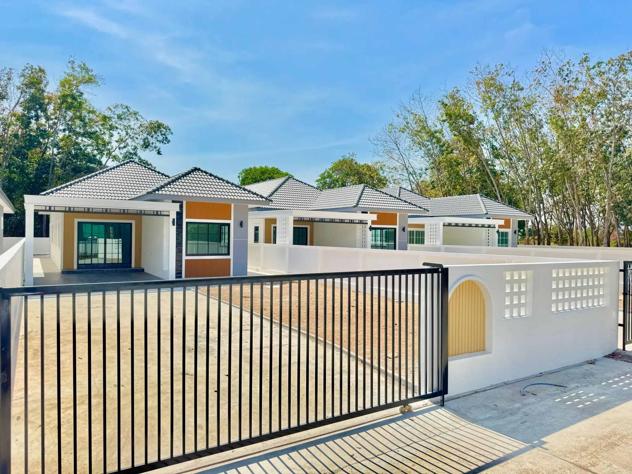 บ้านเดี่ยว #แม่น้ำคู้ซอย 3 (สีส้มเหลือง)