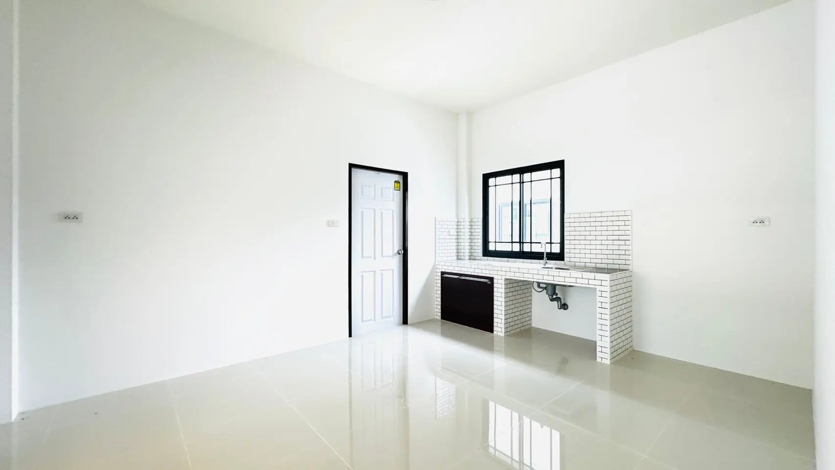 #แม่น้ำคู้ซอย 4  บ้านเดี่ยวหลังใหญ่ติดถนน 4 เลน