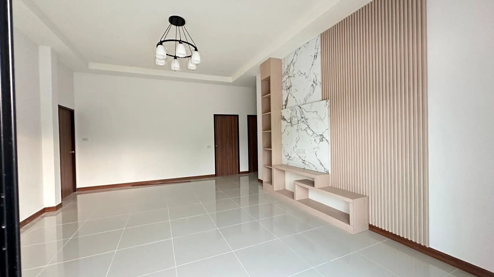 #แม่น้ำคู้ซอย 4  บ้านเดี่ยวหลังใหญ่ติดถนน 4 เลน