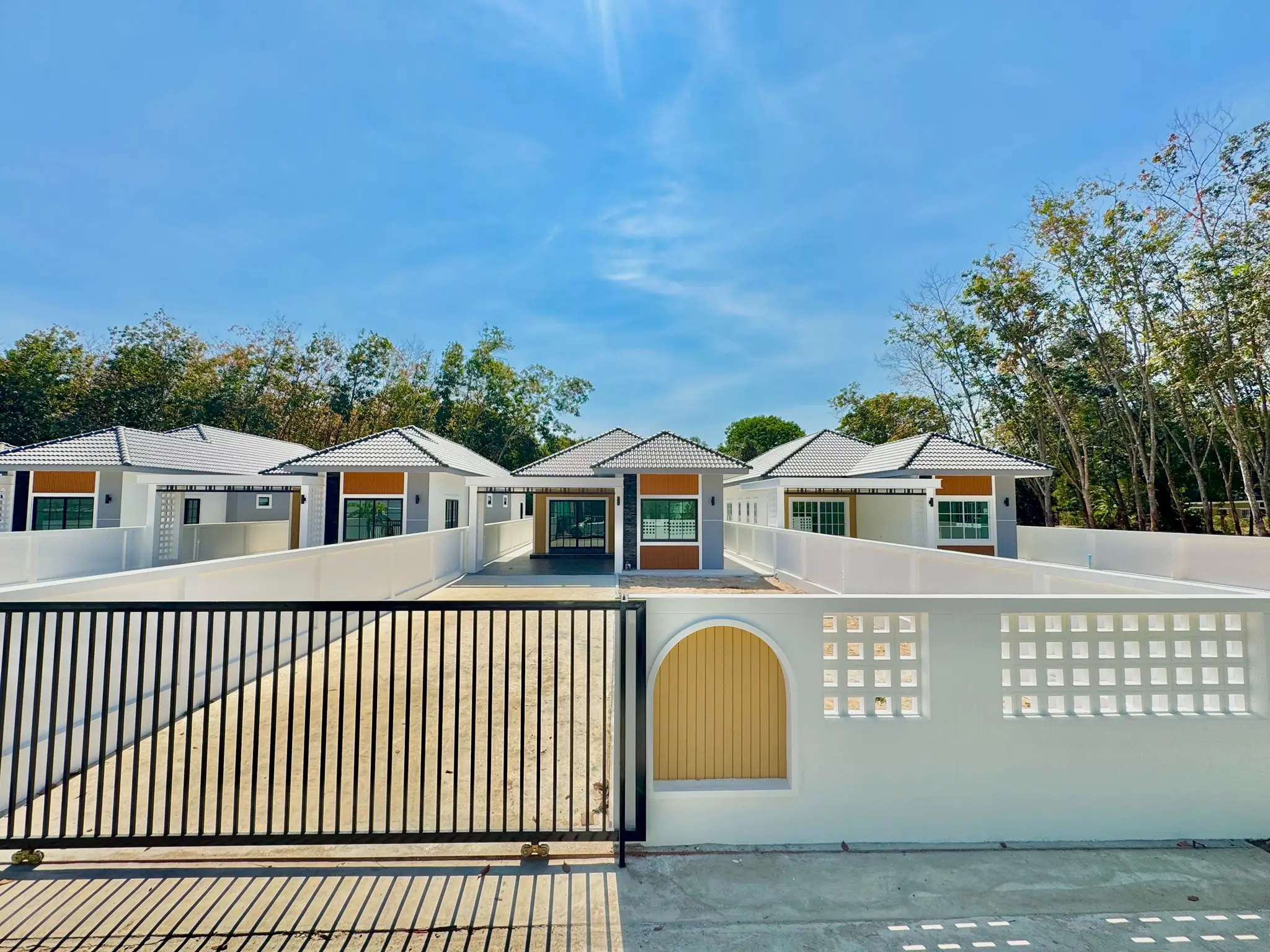 บ้านเดี่ยว #แม่น้ำคู้ซอย 3 (สีส้มเหลือง)