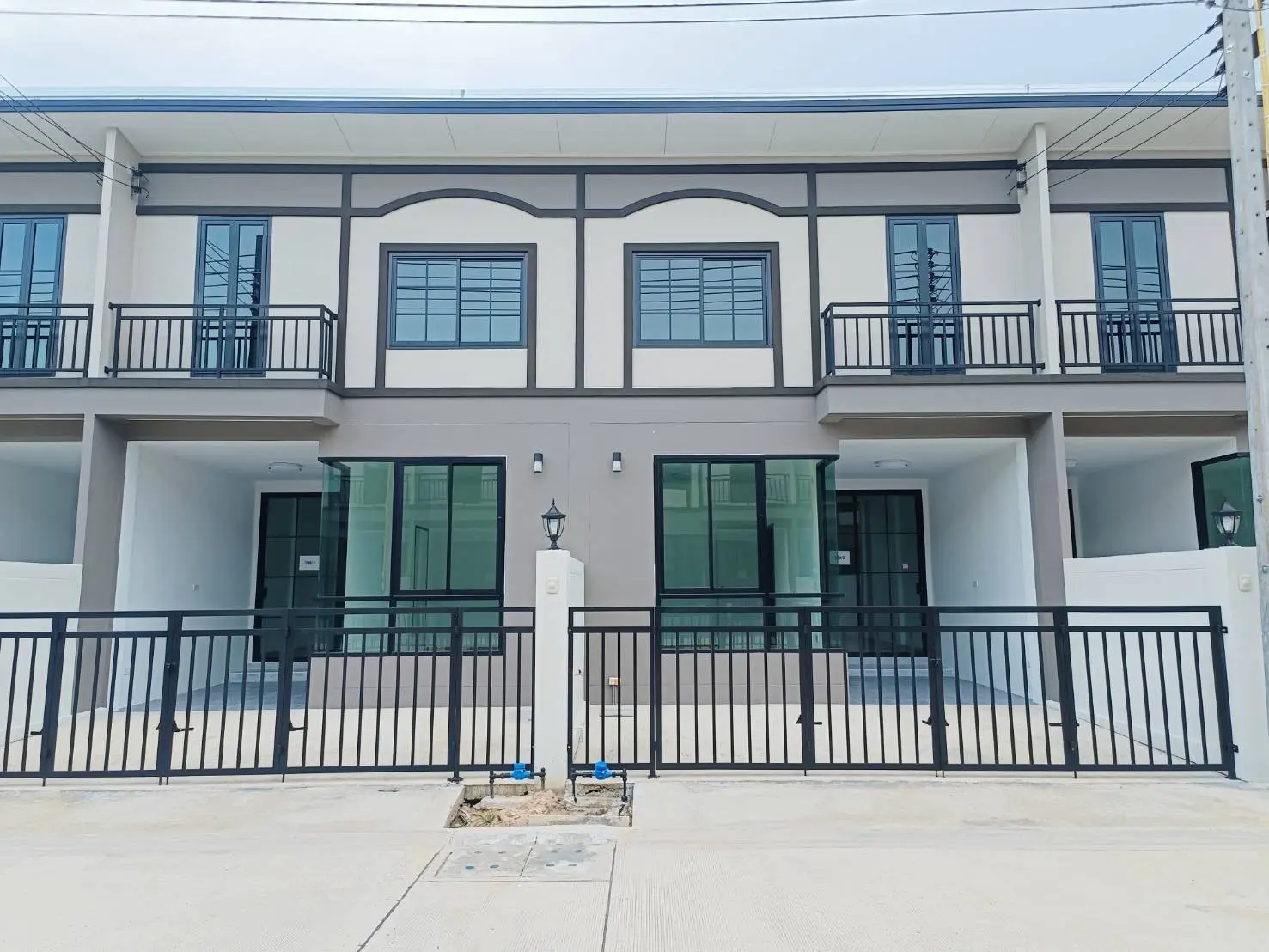 เดอะนิวทาว ชั้นครึ่ง