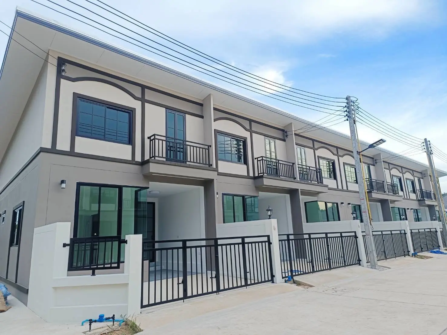 โครงการ เดอะนิวทาว  ชั้นครึ่ง