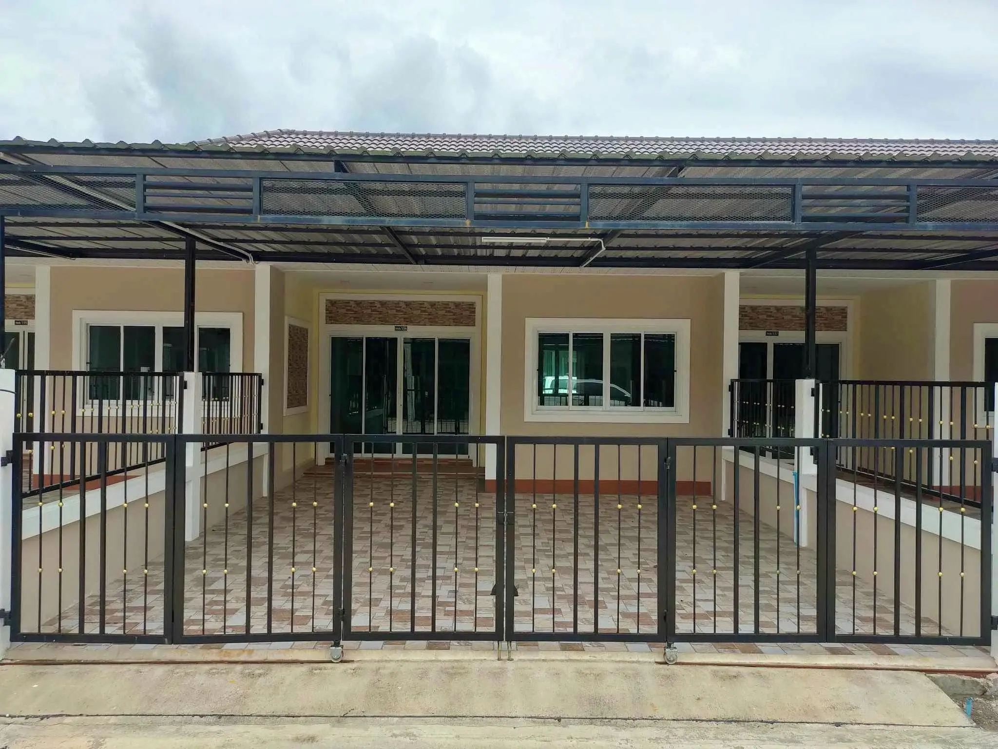 สีน้ำตาล