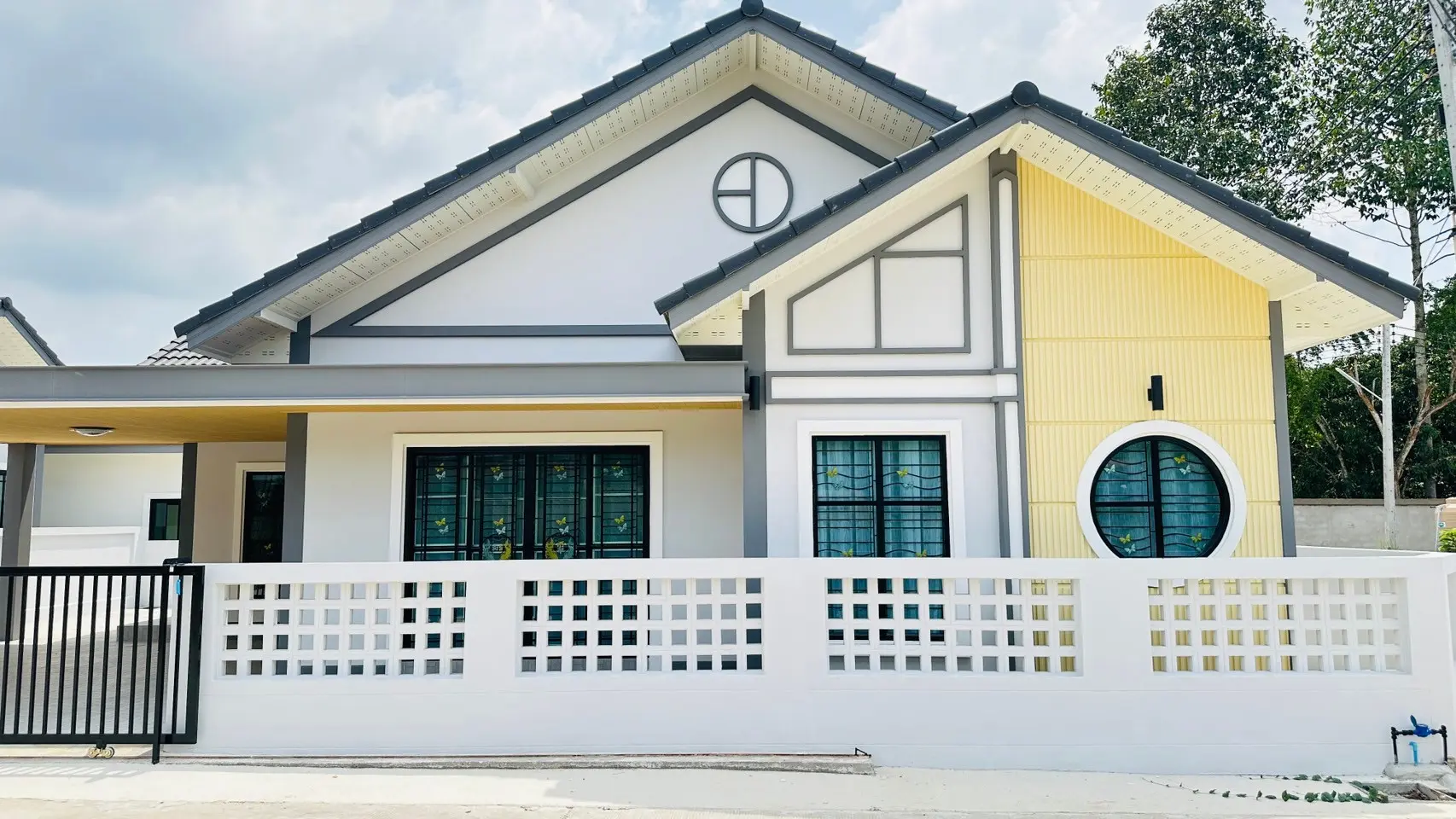 #แม่น้ำคู้ซอย 4  บ้านเดี่ยวหลังใหญ่ติดถนน 4 เลน