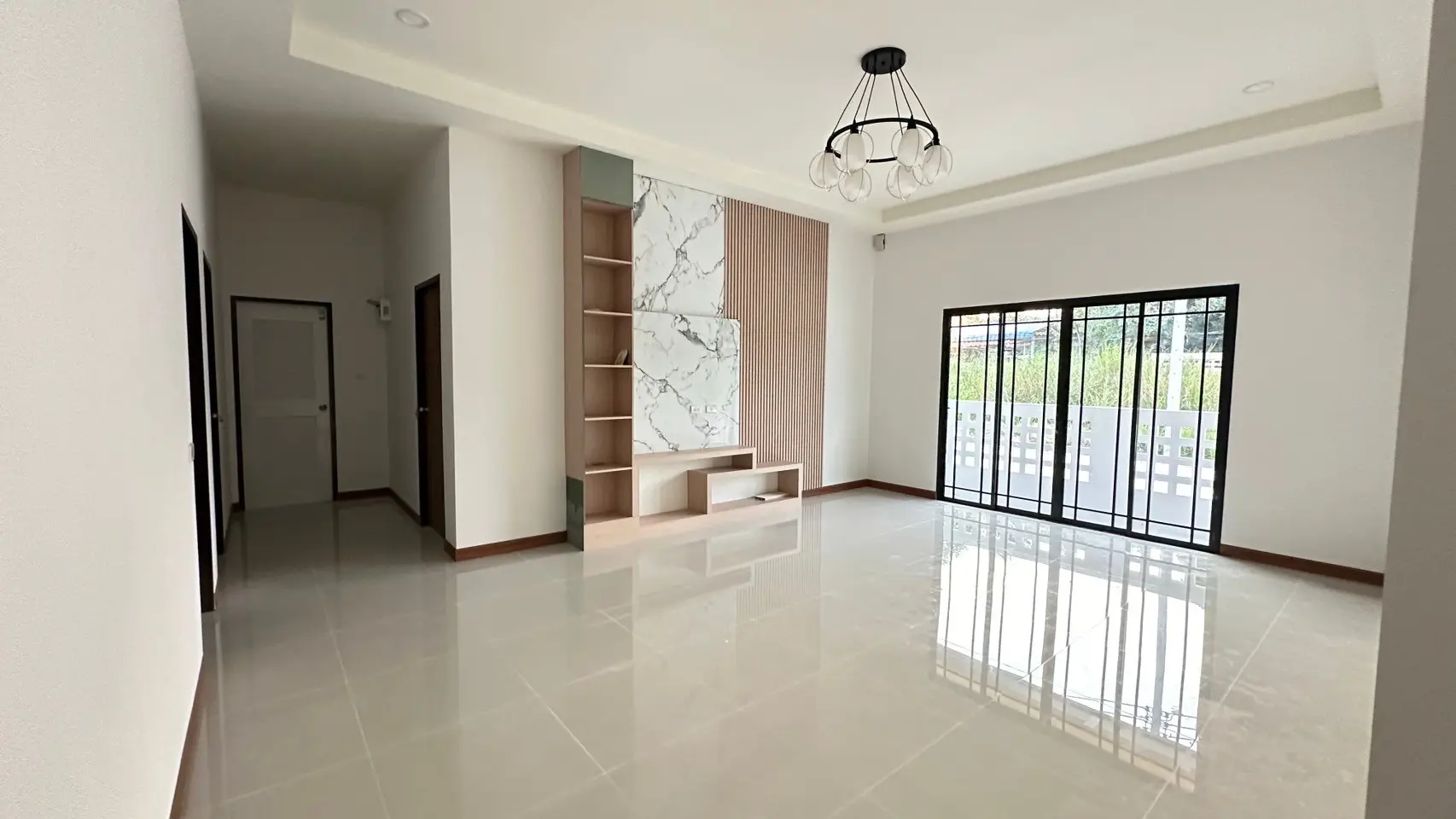 #แม่น้ำคู้ซอย 4  บ้านเดี่ยวหลังใหญ่ติดถนน 4 เลน