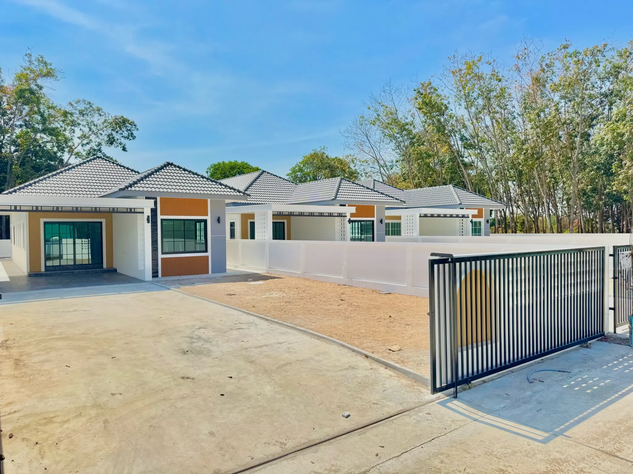 บ้านเดี่ยว #แม่น้ำคู้ซอย 3 (สีส้มเหลือง)