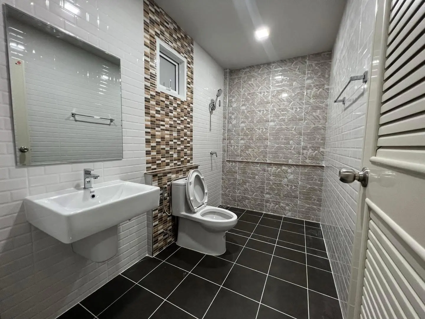 โครงการสีน่ำตาล